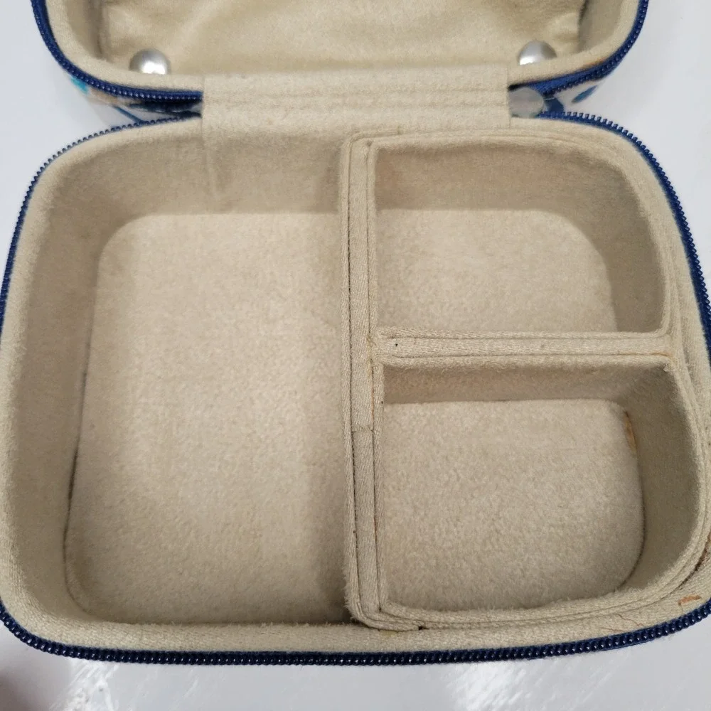 Wellspring Travel Jewelry Case Blue Medallion Damask Zippered‎ Organizer Pouch